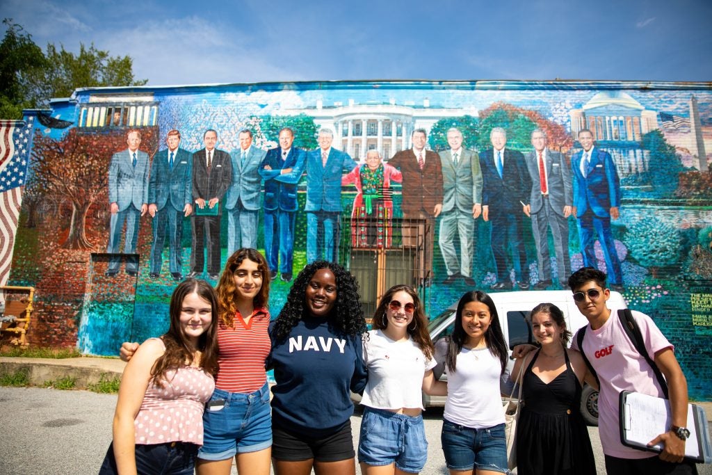 Group of student in front of a White House mural