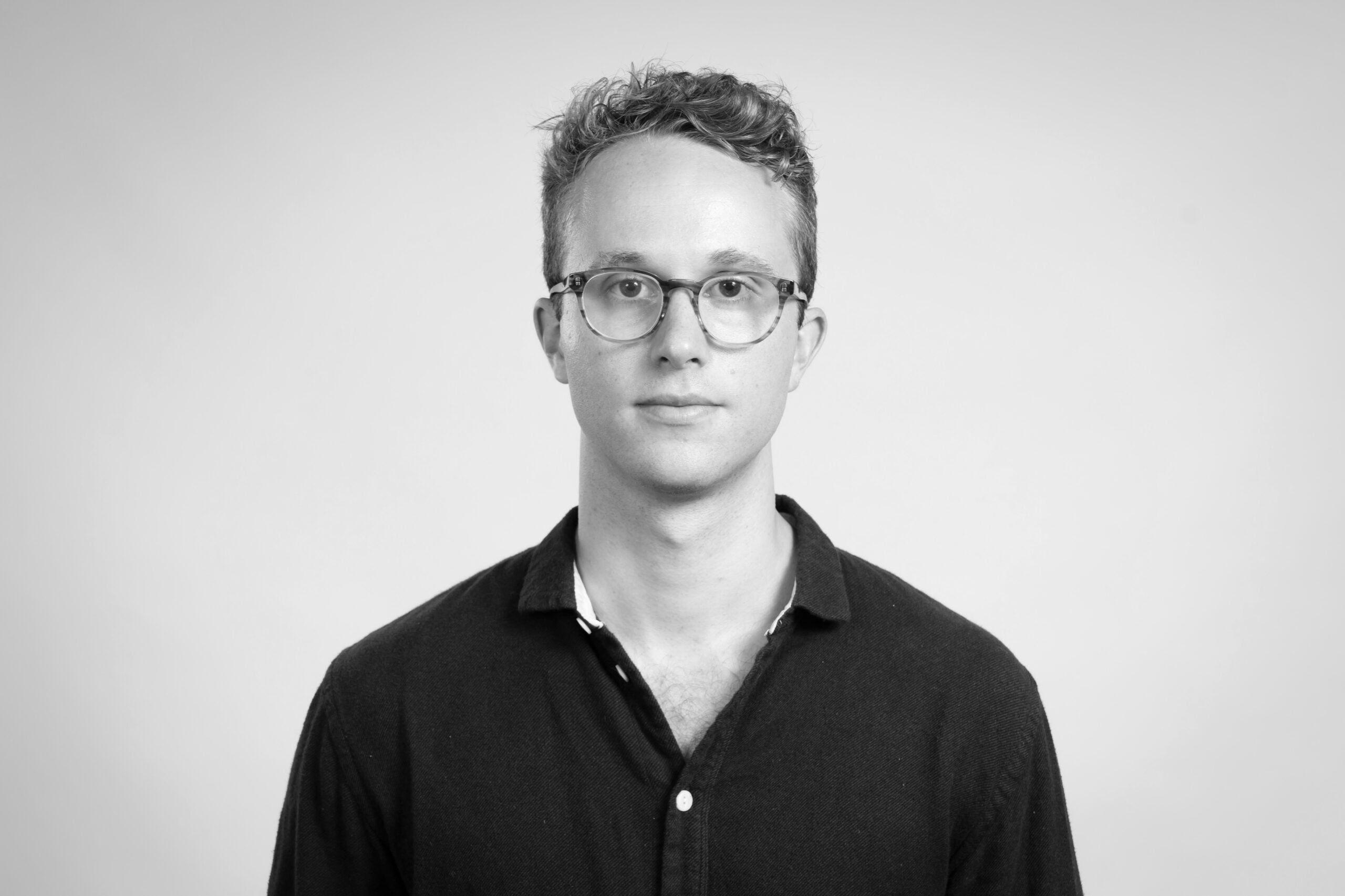 Black and white headshot of Zeve Sanderson
