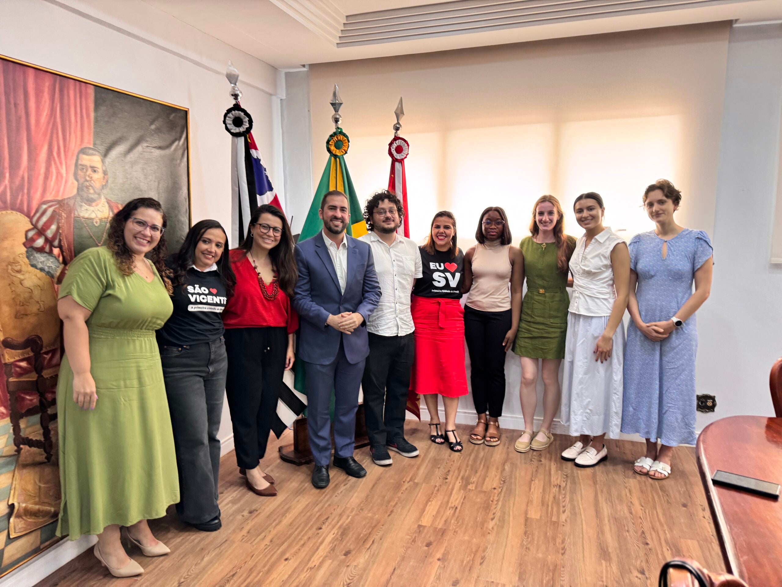 Ten people standing side-by-side in Brazilian government building
