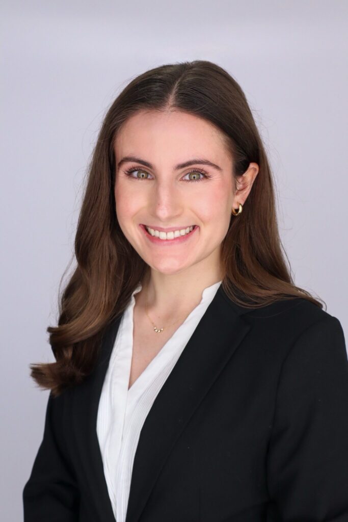 Abigail Knapp professional headshot