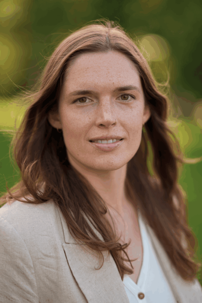 Dana Moffat headshot